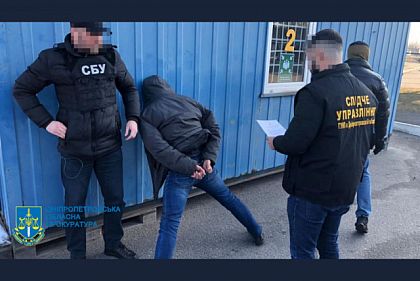 Требовали несуществующие долги: в Днепре правоохранители задержали троих подозреваемых