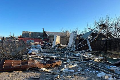 Полицейские Никополя документируют последствия обстрелов частного сектора