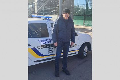 У Кривому Розі затримали чоловіка, який намагався вкрасти футболку