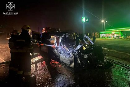 На Днепропетровщине в результате возгорания легковушки, попавшей в ДТП, погибли три человека