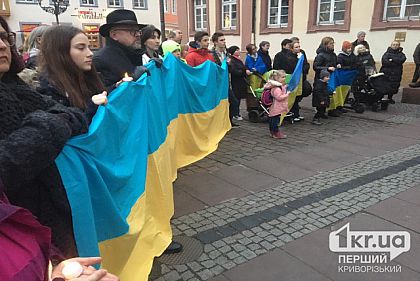 Криворіжці у Німеччині взяли участь у ході, присвяченій річниці повномасштабного вторгнення Росії