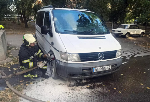 В Кривом Роге спасатели ликвидировали возгорание автомобиля