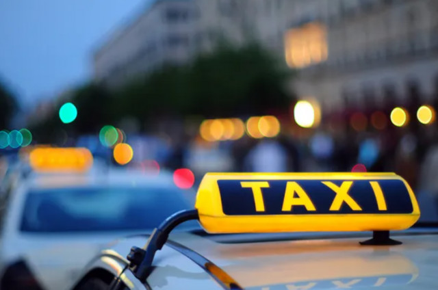 Таксисты должны установить кассовые аппараты и выдавать чеки, — Налоговая служба