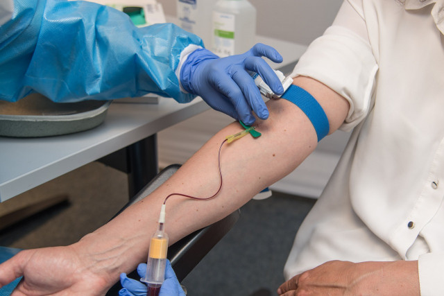 Минздрав расширил список специалистов, которые могут производить переливание крови