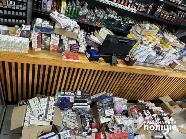Смеси для кальяна, сигареты и алкоголь: в Кривом Роге полиция изъяла нелегальный товар