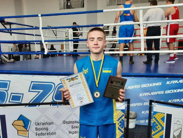 Спортсмен из Кривого Рога на чемпионате области по боксу завоевал первое место
