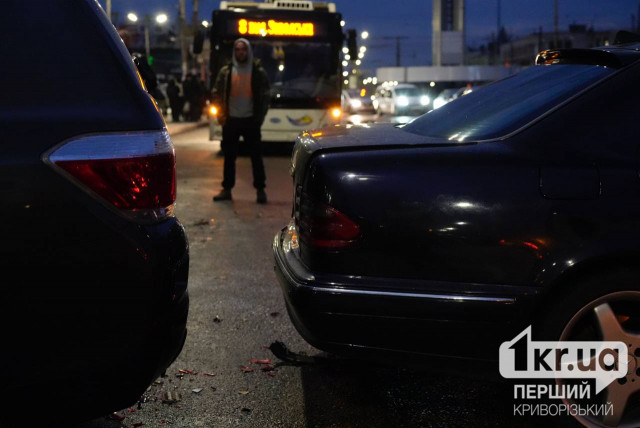 В Кривом Роге произошло масштабное ДТП с четырьмя автомобилями