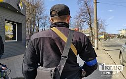 В Кривом Роге 27-летний мужчина выпал из окна: подробности