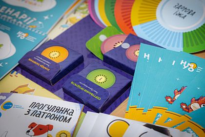 Громадам Днепропетровщины передали 1380 учебно-развивающих боксов