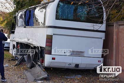В Кривом Роге столкнулись МАЗ и автобус