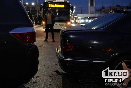 В Кривом Роге произошло масштабное ДТП с четырьмя автомобилями