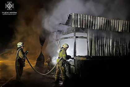 На Днепропетровщине спасатели потушили пожар в торговом киоске