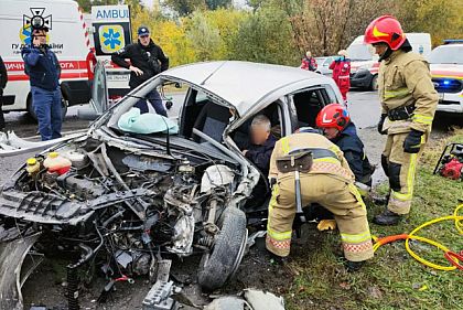 ДТП на Днепропетровщине: спасатели деблокировали травмированного водителя из поврежденного автомобиля