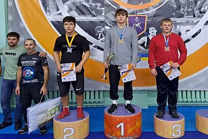 Криворожские спортсмены завоевали 23 награды на чемпионате области по плаванию