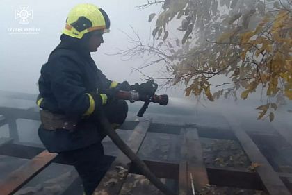 Пожарные Кривого Рога погасили пожар в гараже