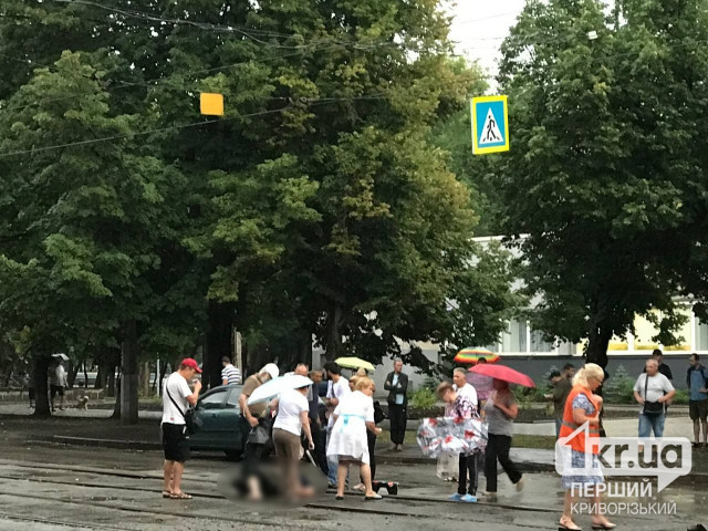 Обновлено: В Кривом Роге автомобиль сбил женщину на пешеходном переходе