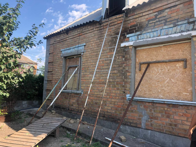 Российские оккупанты трижды за день атаковали Никопольщину: повреждены 5 жилых домов