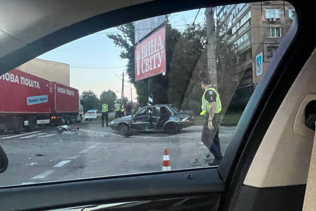 В Кривом Роге произошло ДТП с участием легковушки и грузовика