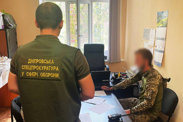Продавав військове майно: на Дніпропетровщині вручили підозру командиру підрозділу