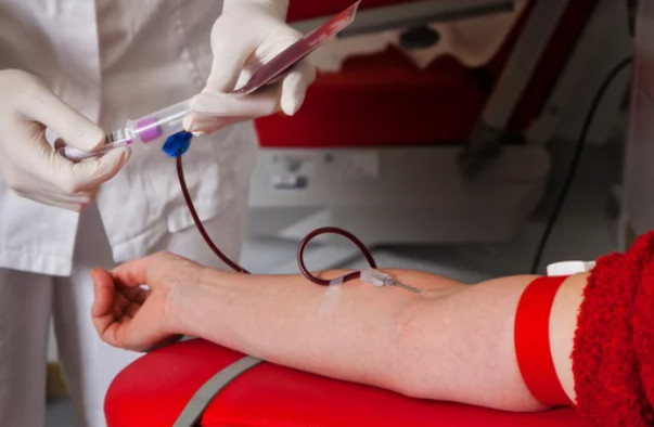 Потрібні всі групи: криворіжців просять долучитися до здачі крові