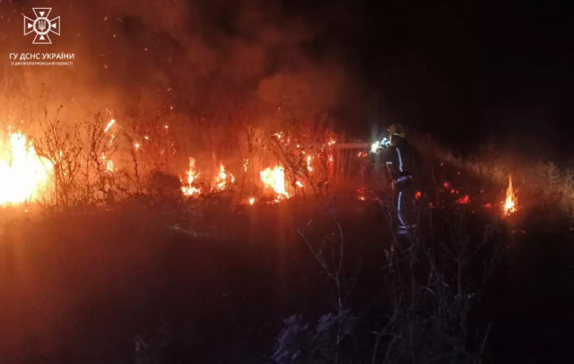 За добу на Дніпропетровщині вогнеборці загасили 25 загорань на відкритих територіях