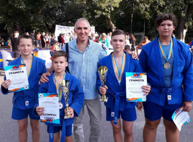 Юные самбисты из Кривого Рога завоевали 4 медали «Кубка героев – защитников города Баштанка»