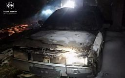 В Кривом Роге горел легковой автомобиль