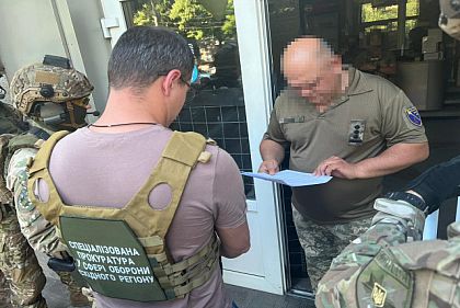 Приобрел имущества на 350 тысяч долларов во время военного положения: на Днепропетровщине провели обыски у военкома