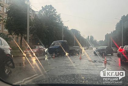 Обновлено: В Кривом Роге произошло ДТП с участием 5 автомобилей