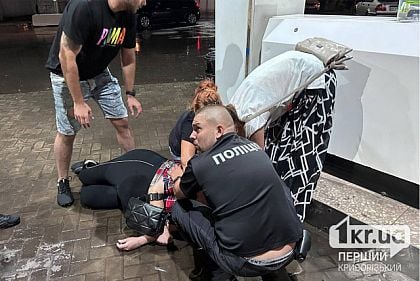 У Кривому Розі поліцейські врятували жінку, якій стало погано на вулиці