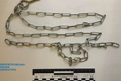 Пытал и держал на цепи 5-летнего пасынка: на Днепропетровщине будут судить подозреваемого