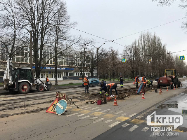 В Кривом Роге ремонтируют трамвайные рельсы: где проводят работы