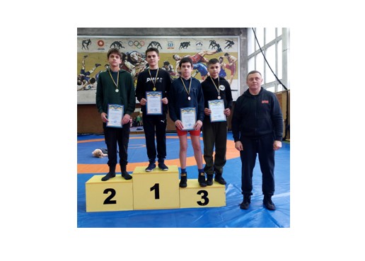 Криворожские спортсмены завоевали 16 медалей на Чемпионате области по вольной борьбе
