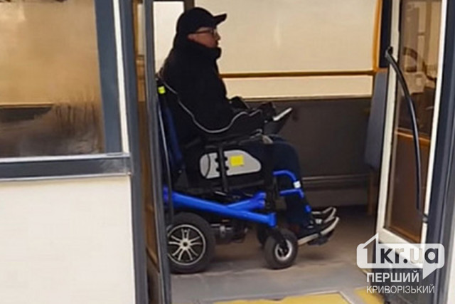 У Кривому Розі звільнили водія автобуса, який відмовився допомогти чоловіку з інвалідністю