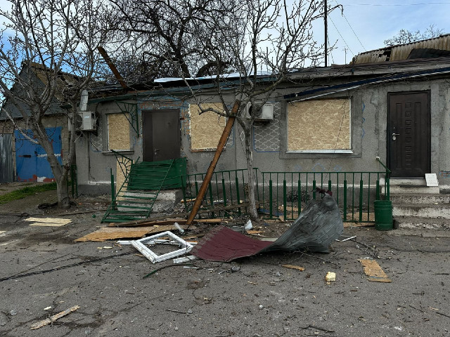 Троє поранених внаслідок ворожої атаки на Нікопольщину: поліція фіксує наслідки обстрілів
