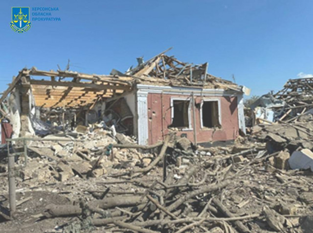 Враг нанес по Херсонщине авиаудар, 10 домов повреждены