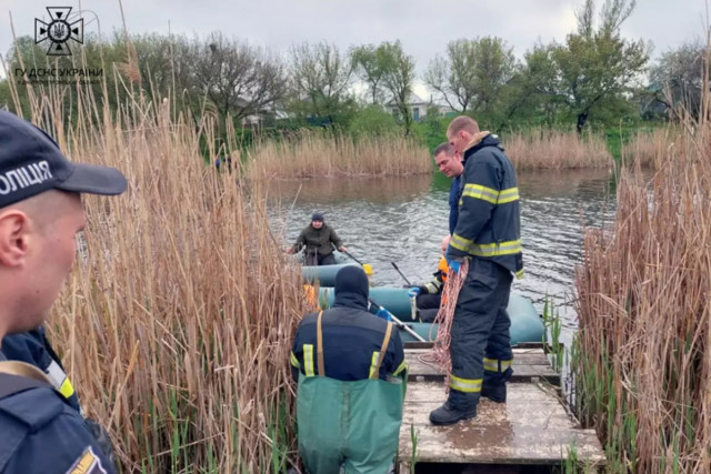 Из реки в Днепропетровской области вытащили тело мужчины
