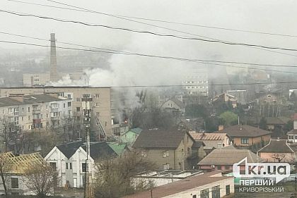 В Кривом Роге горит квартира в многоэтажке