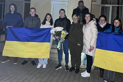 Защитник Михаил Ротарь вернулся из российского плена в Апостоловскую громаду