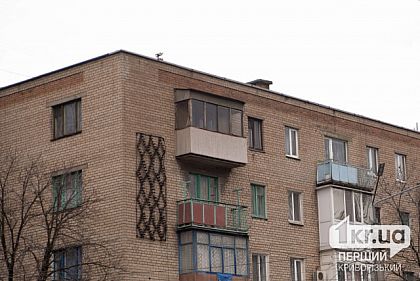 В Кривом Роге подросток ударил мать ножом и выпрыгнул из окна