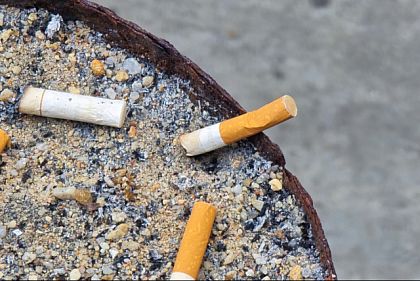 В Кривом Роге девушка выкурила найденную на улице сигарету и попала в больницу