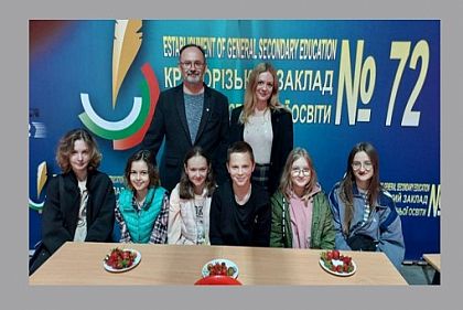 В Кривом Роге гимназисты самостоятельно вырастили нано-клубнику