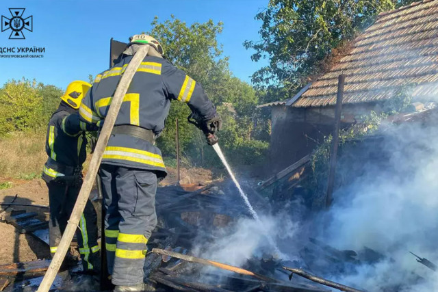 В Криворожском районе горела хозяйственная постройка