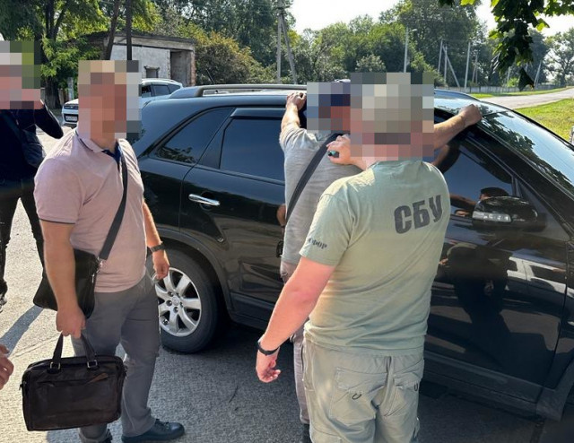 Криворожские правоохранители разоблачили на взятке служащего «Укрзализници»