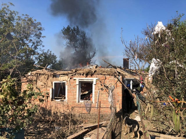 Ворог обстріляв Нікополь тричі за день: є постраждалі