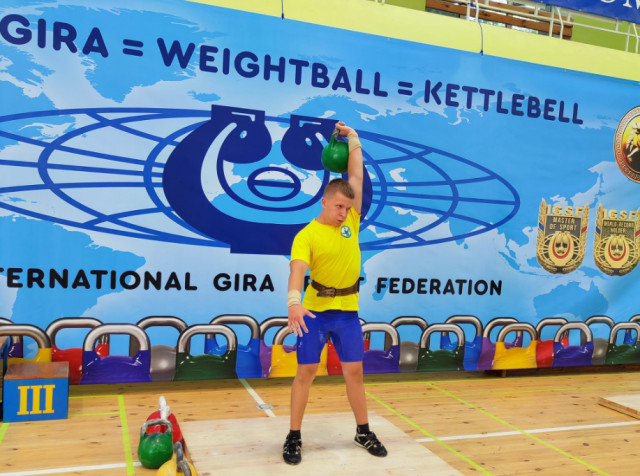 Спортсмен з Криворізького району став срібним призером чемпіонату України з гирьового спорту