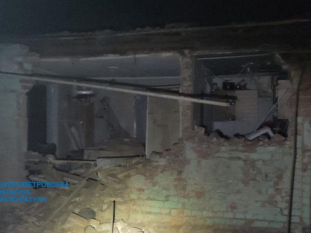 Поранено двох місцевих мешканців внаслідок ворожого артобстрілу Нікопольщини – розпочато розслідування