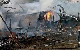 В Терновском районе Кривого Рога горели хозяйственные постройки