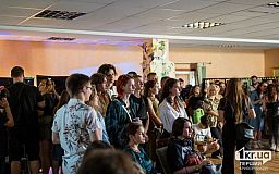 Творческое сообщество Кривого Рога собрало 33 000 гривен для перевозки донорской крови на фронт
