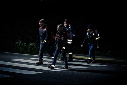 Будь заметным в темное время суток: криворожан призывают носить светоотражатели на одежде